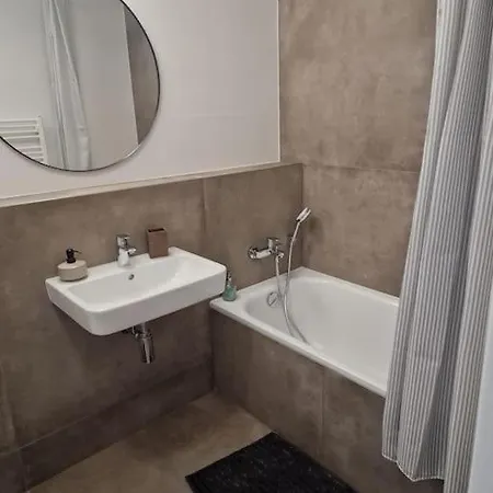 Stylish Urban With Parking Spot Apartment Bratislava