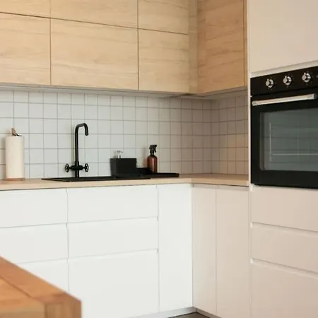 Stylish Urban With Parking Spot Братислава